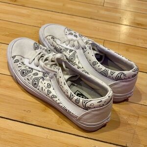 Vans Bandana Print White Black Canvas Low Top Sneakers Women’s 9.5 Men’s 8